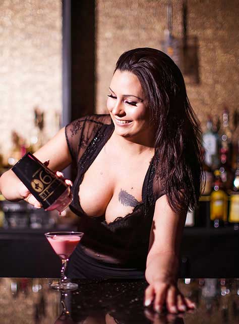 404-club390-bartendar