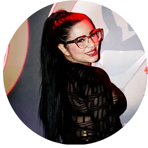Nahomy, entertainer at Club 390